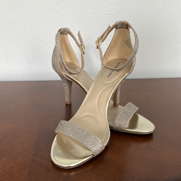 Bandolino Madia Open Toe Sandals - Picture 6 of 6